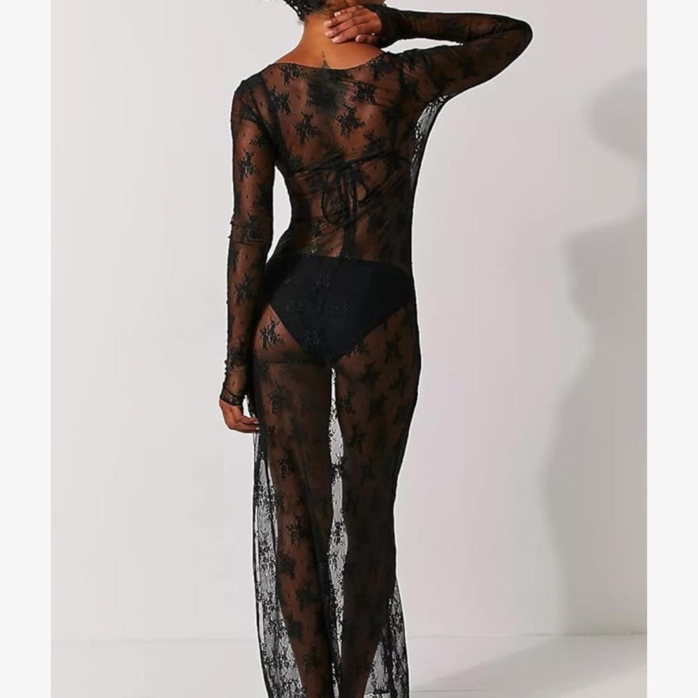 Full lace maxi dress in black - Picture 2 of 6